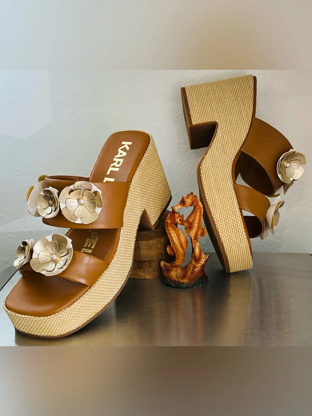 KARL LAGERFELD LEATHER AND RAFFIA PLATFORM SANDALS WITH GOLD METALLIC FLOWERS